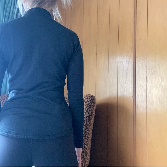 MEC black 1/4 zip fleece base layer - Picture 3 of 5